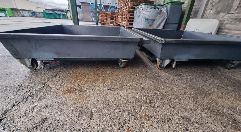 Vasche porta trucioli con rubinetto per olio